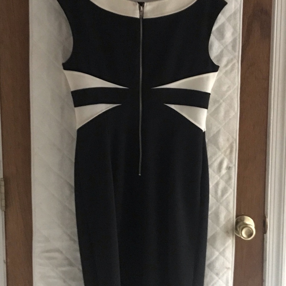 Dress - Picture 5 of 5